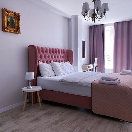 Opera Center Hotel & Apartments Lviv Bagian luar foto