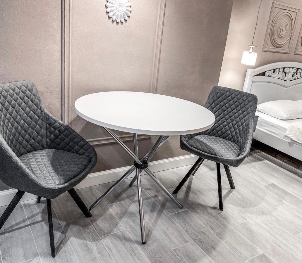 Opera Center Hotel & Apartments Lviv Bagian luar foto