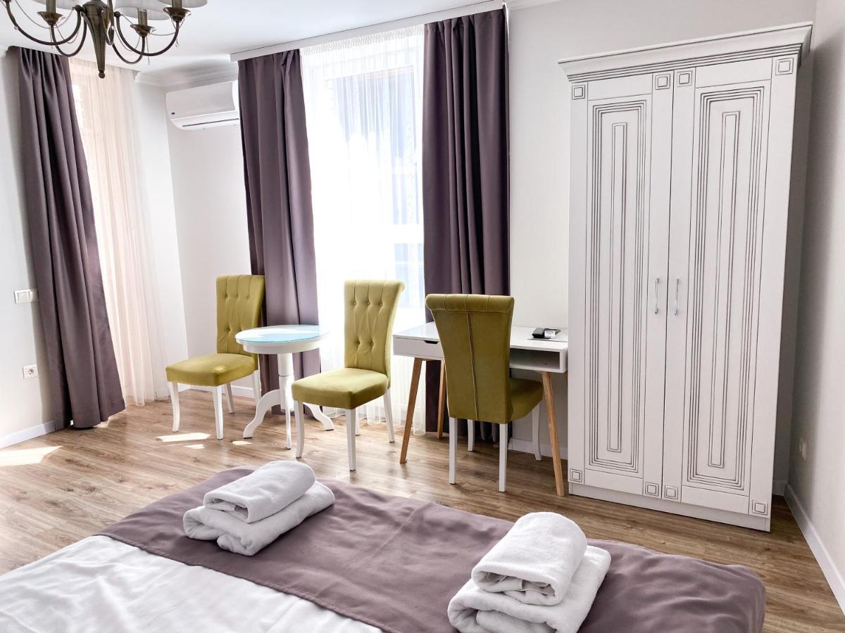 Opera Center Hotel & Apartments Lviv Bagian luar foto