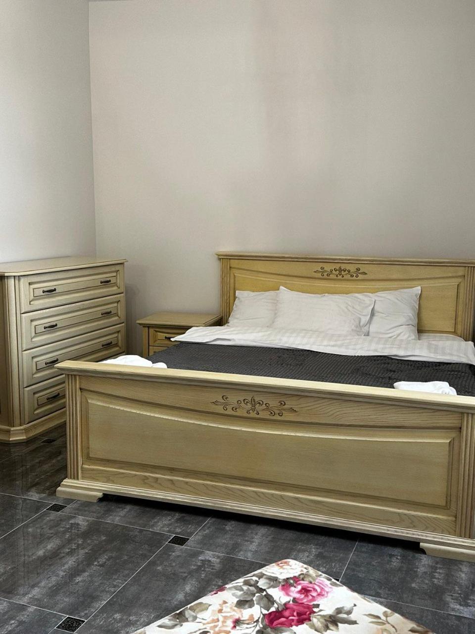 Opera Center Hotel & Apartments Lviv Bagian luar foto