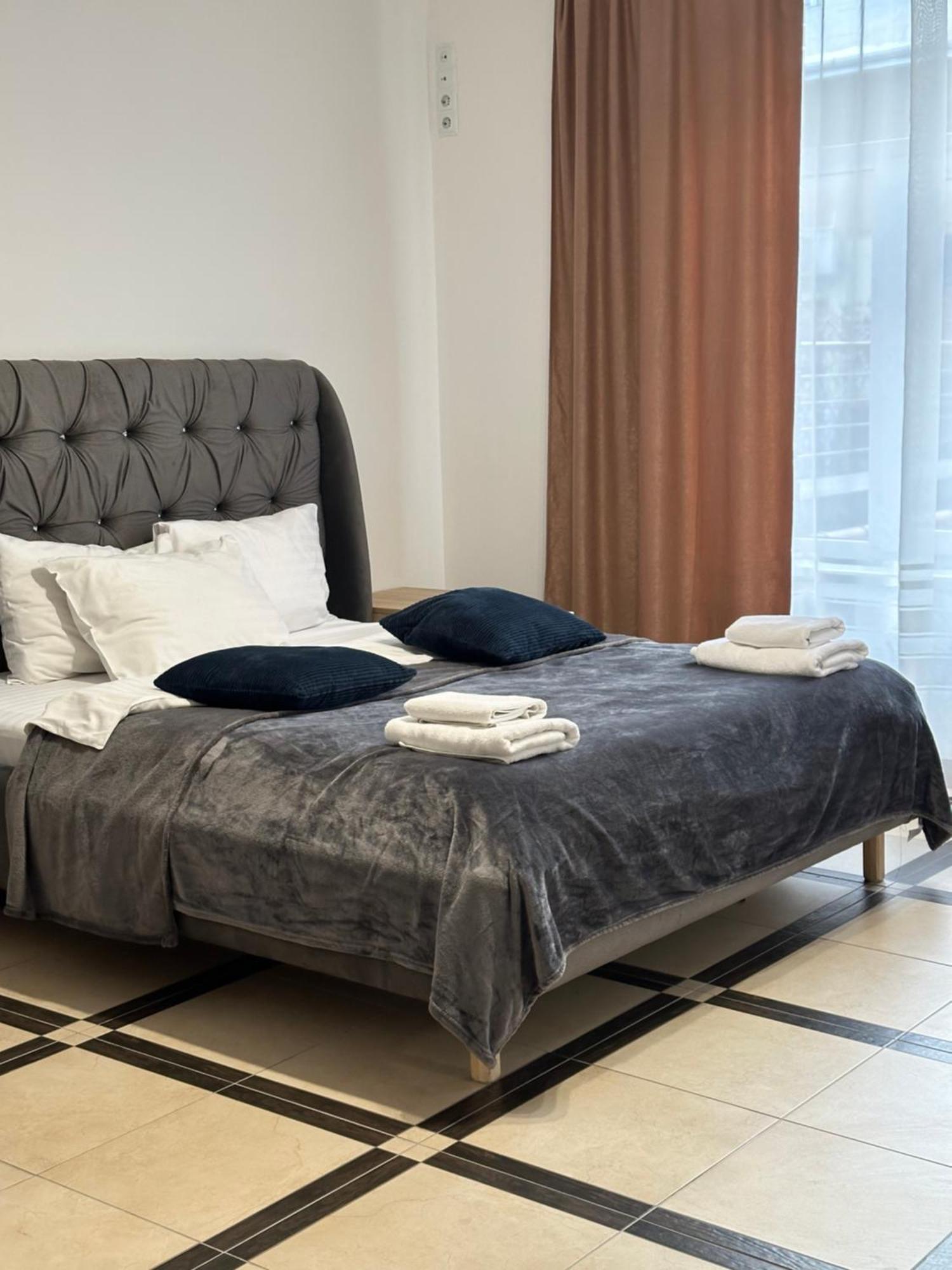 Opera Center Hotel & Apartments Lviv Bagian luar foto