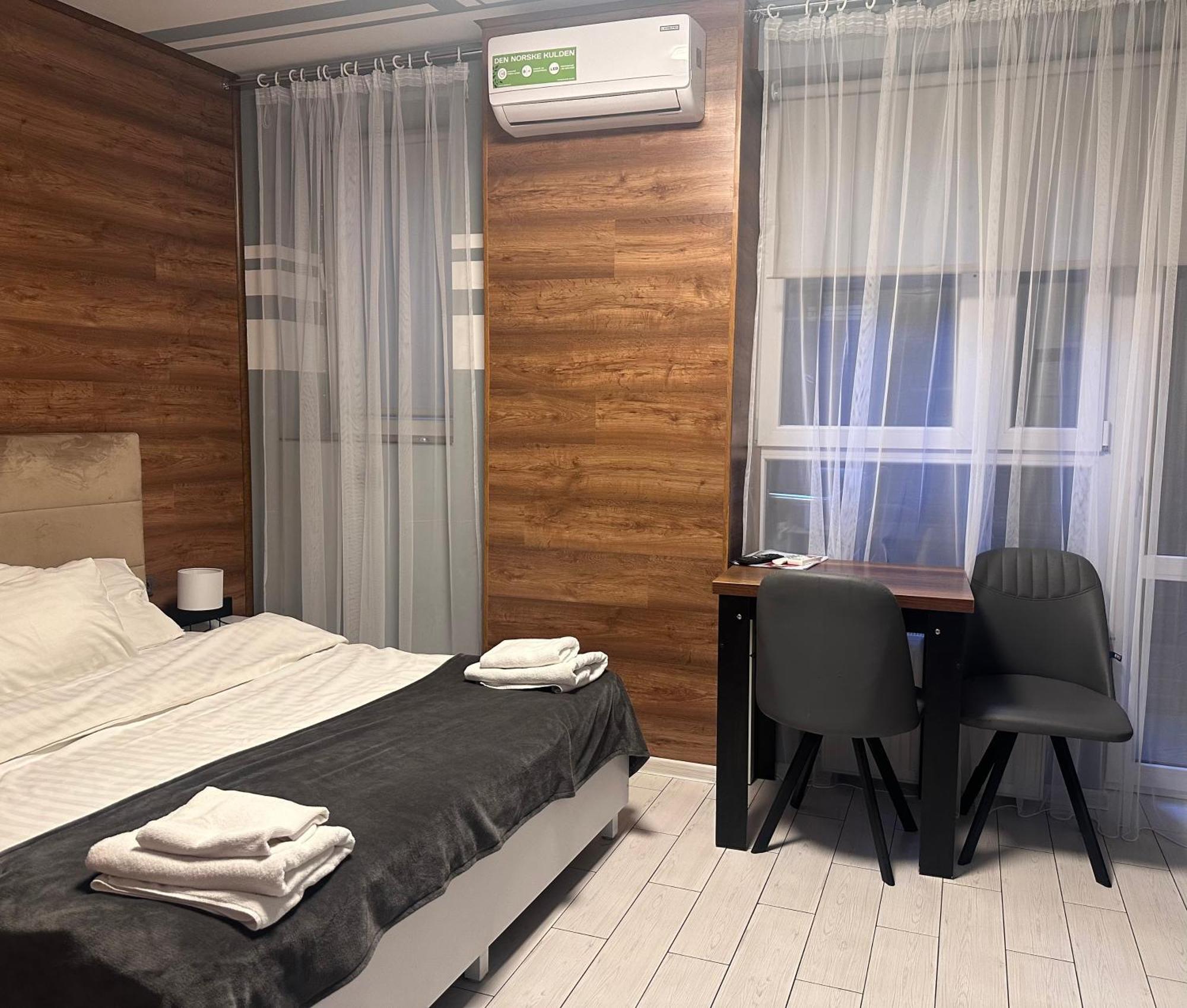 Opera Center Hotel & Apartments Lviv Bagian luar foto