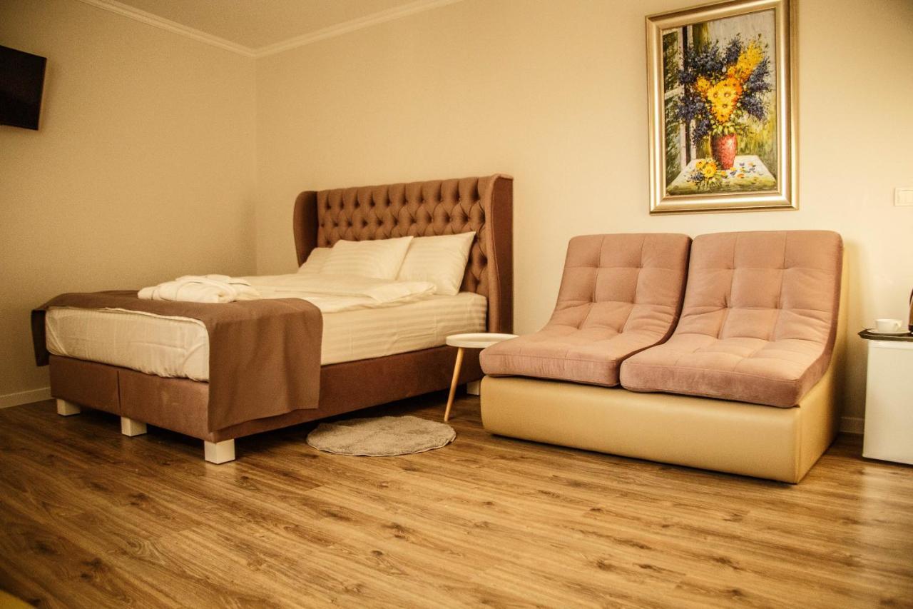 Opera Center Hotel & Apartments Lviv Bagian luar foto