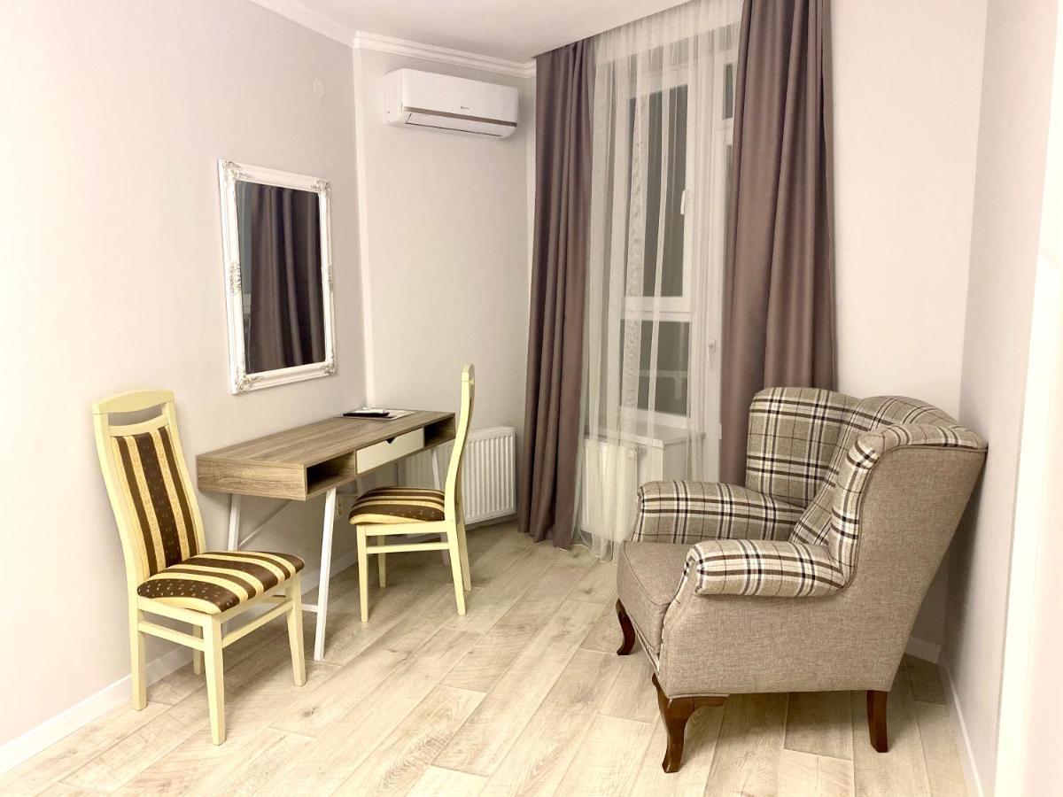 Opera Center Hotel & Apartments Lviv Bagian luar foto