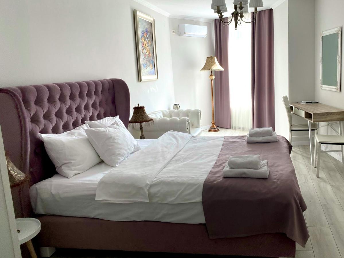 Opera Center Hotel & Apartments Lviv Bagian luar foto