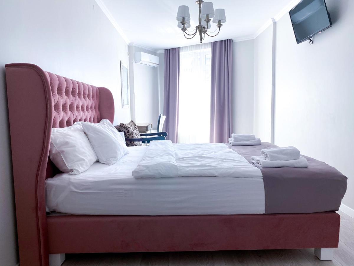 Opera Center Hotel & Apartments Lviv Bagian luar foto