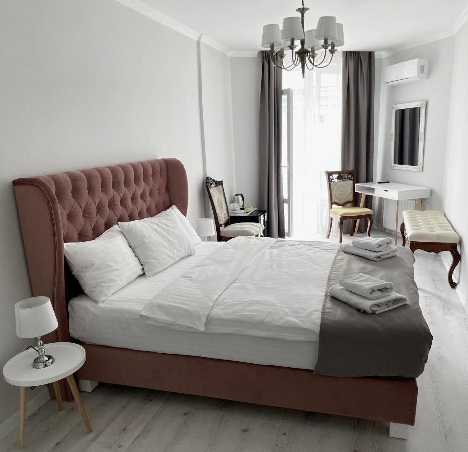 Opera Center Hotel & Apartments Lviv Bagian luar foto